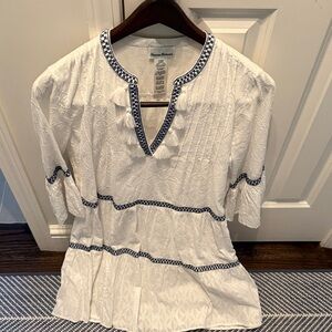 Crown & Ivy White Tunic with Blue Accents